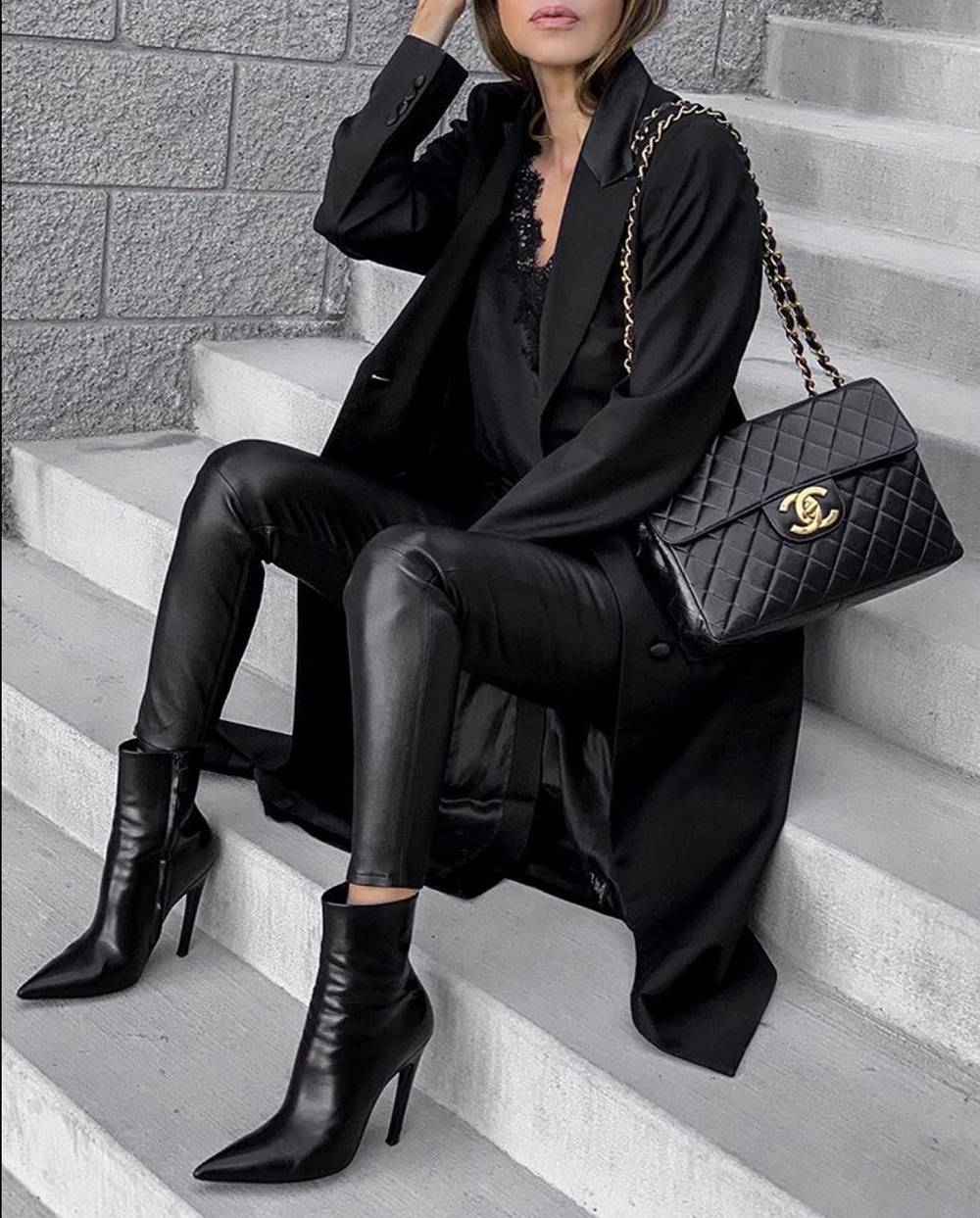 How to Dress Up An All Black Outfit, chic all black outfit, black trench coat | lolario style