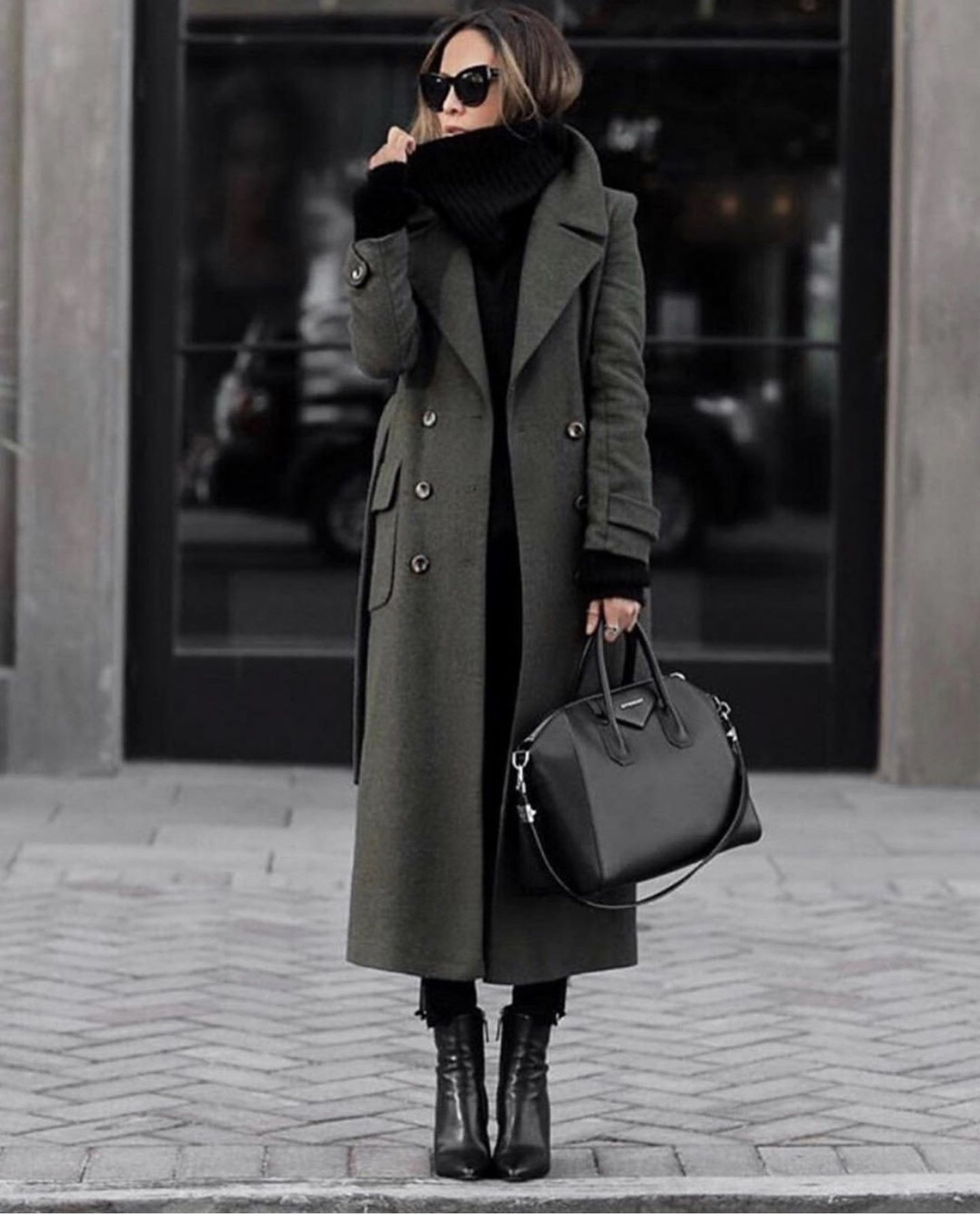 military coat for women, stylish military coat, fall outfit inspiration by lolario style | lolariostyle.com